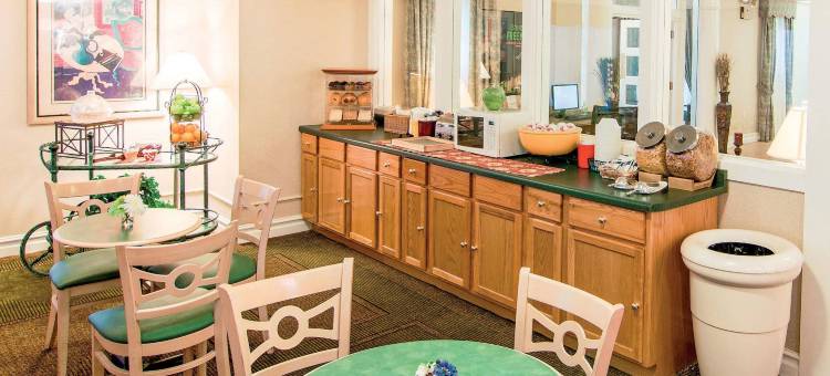 阿灵顿高地戴斯套房酒店(Days Inn & Suites by Wyndham Arlington Heights)图片