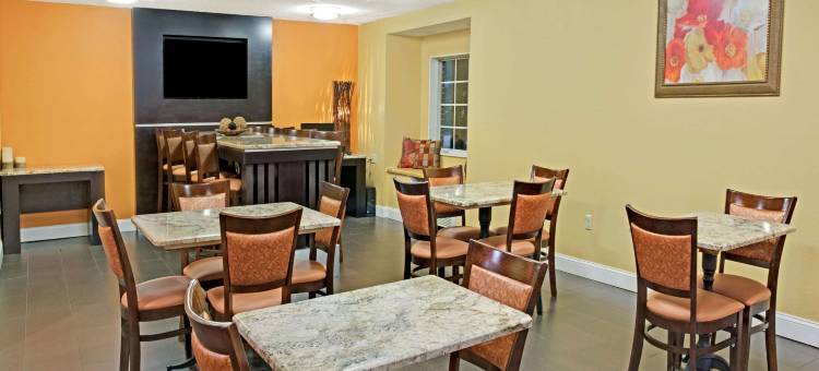 夏洛特-大学广场麦客达套房酒店(Microtel Inn & Suites by Wyndham Charlotte/University Place)图片