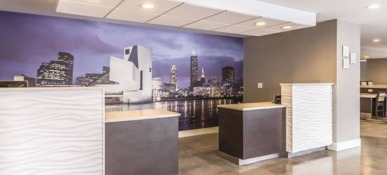克里夫兰机场北拉昆塔温德姆套房酒店(La Quinta Inn & Suites by Wyndham Cleveland - Airport North)图片