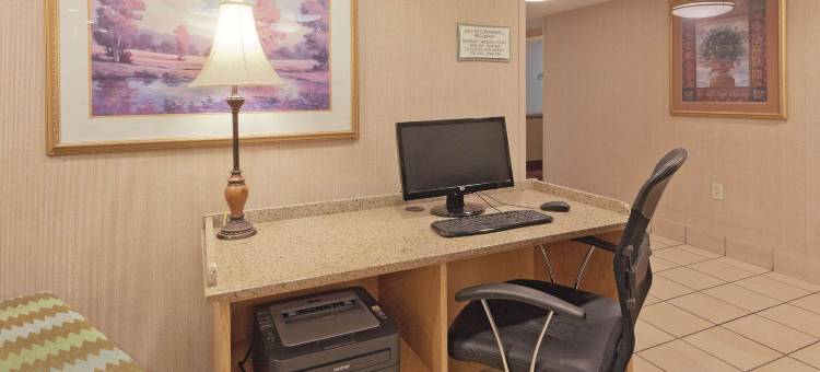 沃威克普罗维登斯机场拉昆塔温德姆套房酒店(La Quinta Inn & Suites by Wyndham Warwick Providence Airport)图片