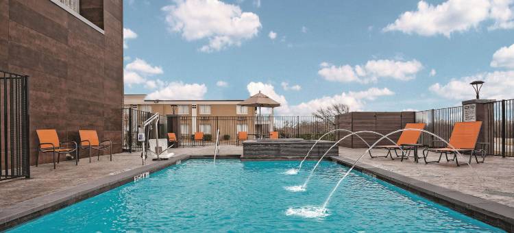 达拉斯大草原城北拉昆塔温德姆套房酒店(La Quinta Inn & Suites by Wyndham Dallas Grand Prairie North)图片