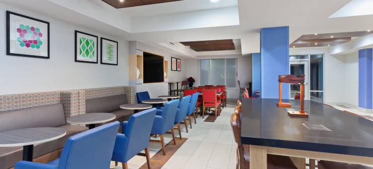 智选假日套房酒店麋鹿格罗夫 - 萨克拉门托地区(Holiday Inn Express & Suites Elk Grove West I-5)图片