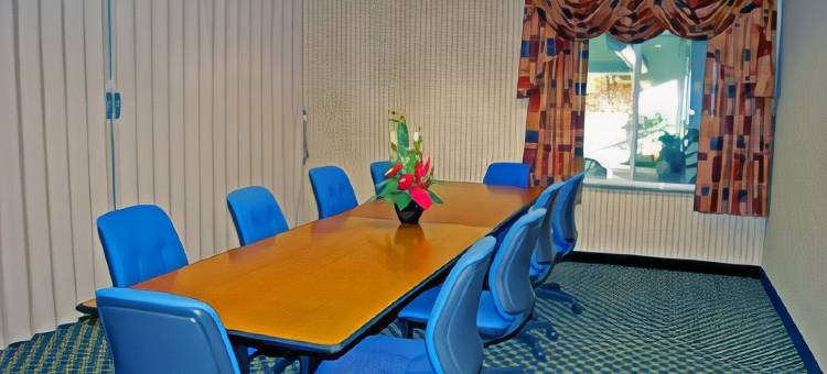 新英格兰贝斯特韦斯特优质套房酒店(Best Western Plus New England Inn  Suites)图片