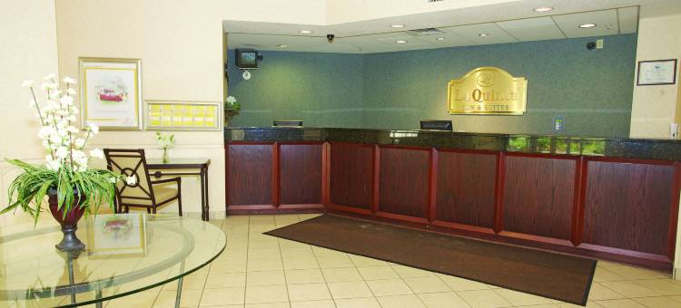 密尔沃基西南新柏林拉昆塔温德姆套房酒店(La Quinta Inn & Suites by Wyndham Milwaukee SW New Berlin)图片