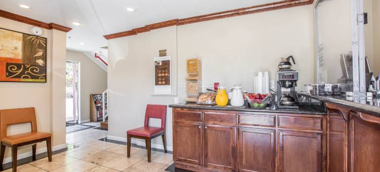 罗德威帕萨迪纳套房假日酒店(Rodeway Inn & Suites Pasadena)图片