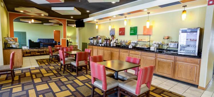 堪萨斯城莱尼克萨凯艺套房酒店(Quality Inn & Suites Lenexa Kansas City)图片