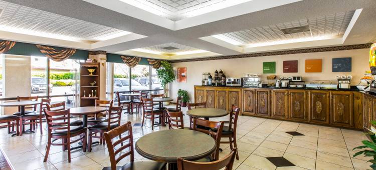 克拉丽奥波因特I-75福赛思酒店(Clarion Pointe Forsyth I-75)图片