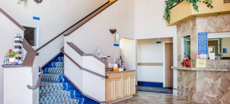 哈瓦苏湖城罗德威套房旅馆(Rodeway Inn & Suites)图片