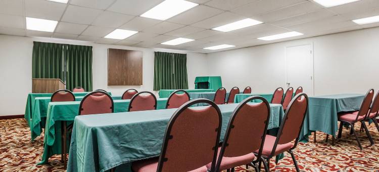 德梅因品质酒店及套房-默尔海路(Quality Inn & Suites des Moines - Merle Hay Road)图片