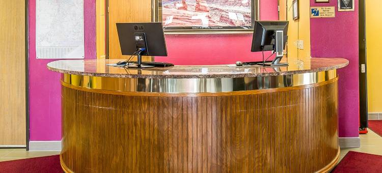 蒙蒂塞洛罗德威旅馆(Rodeway Inn & Suites)图片