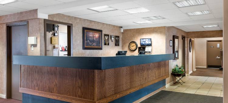 崔德尔菲亚威灵伊康套房旅馆(Econo Lodge Inn & Suites Triadelphia - Wheeling)图片