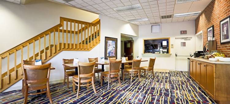 兰开斯特阿米什乡村戴斯套房酒店(Days Inn & Suites by Wyndham Lancaster Amish Country)图片