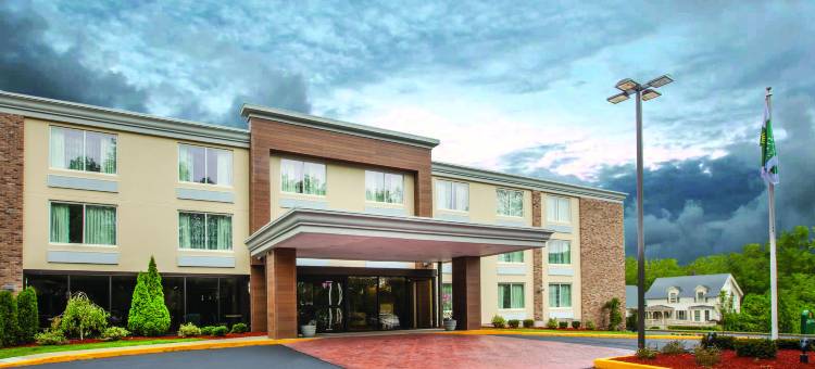 斯特布里奇拉昆塔温德姆套房酒店(La Quinta Inn & Suites by Wyndham Sturbridge)图片