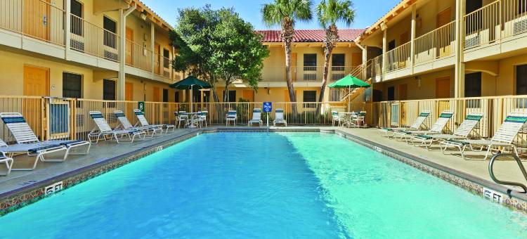 塔斯卡卢萨拉昆塔套房酒店(Travelodge by Wyndham Tuscaloosa)图片