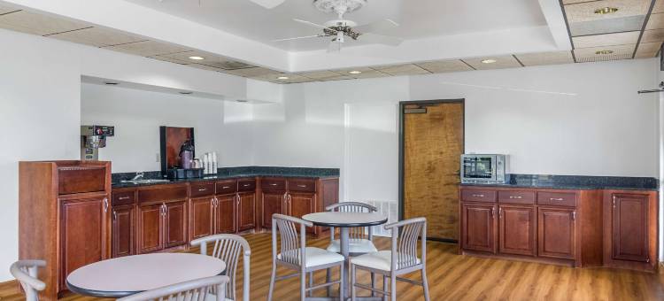 韦克罗斯伊克诺酒店(Motel 6 Waycross, GA)图片