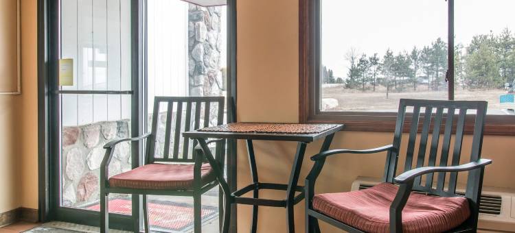 皮托斯基温德姆速8酒店(Super 8 by Wyndham Petoskey)图片