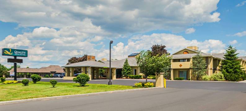 弗罗斯特堡坎伯兰凯艺套房酒店(Quality Inn & Suites Frostburg-Cumberland)图片