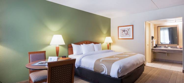 布卢明顿品质酒店-近大学(Quality Inn Bloomington Near University)图片