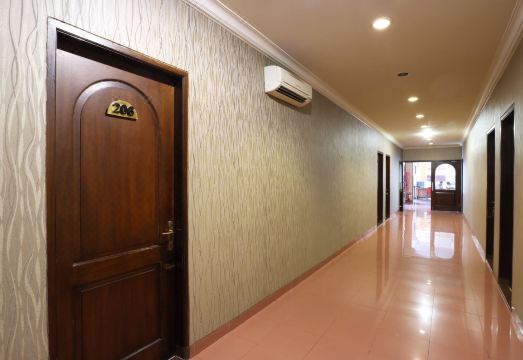 Hotel 678 Kemang powered by Cocotel Hotel Overview