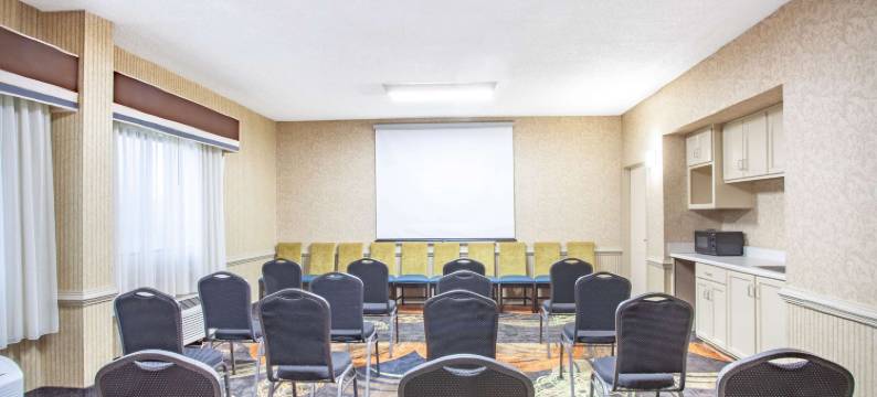 萨拉兰德温德姆呗盟酒店(Baymont by Wyndham Saraland)图片