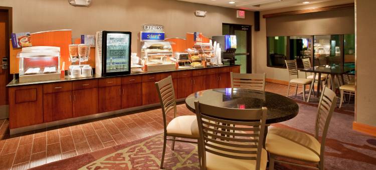 智选假日套房酒店圣罗伯特 - 伦纳德伍德(Holiday Inn Express & Suites Saint Robert - Leonard Wood)图片