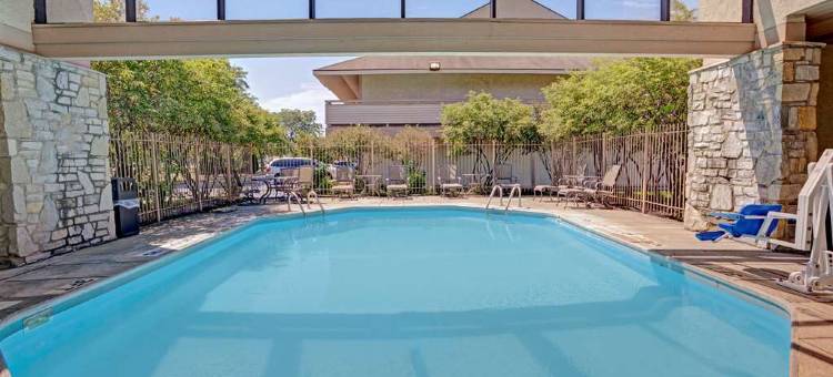 门罗酒店及高级宴会(Econo Lodge Inn & Suites Monroe)图片