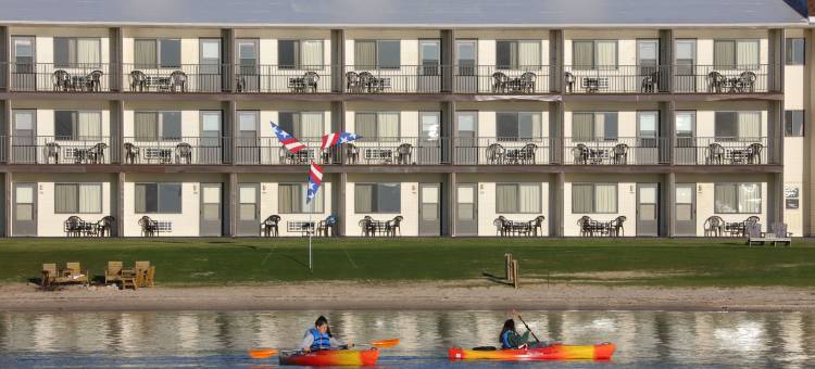 圣伊格纳斯湖滨AmericInn酒店(AmericInn by Wyndham Saint Ignace Lakefront)图片