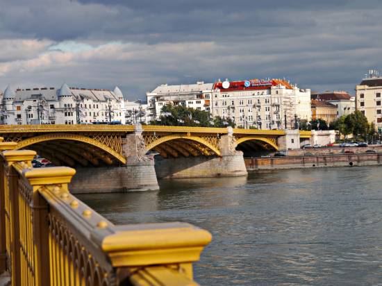 在河上 MS 塞尚酒店