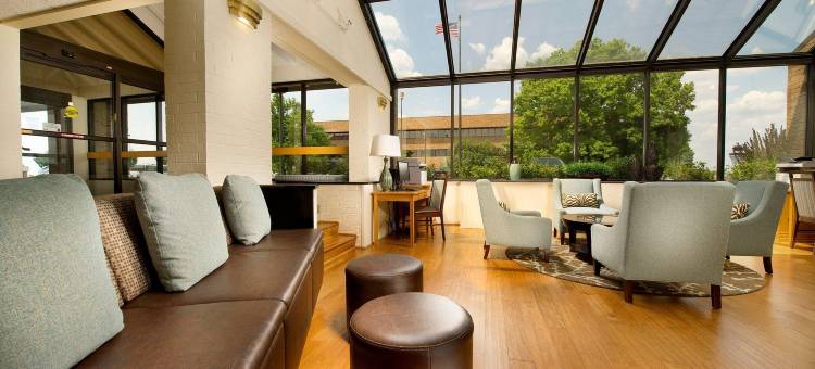 圣路易斯机场梨树酒店(Pear Tree Inn St. Louis Airport)图片