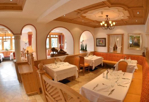 Hotel DiamantHotel Overview