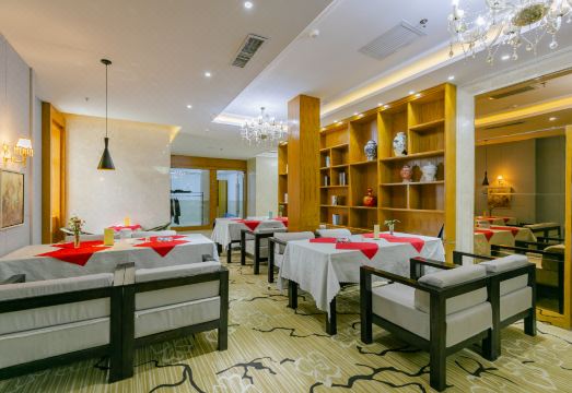 Venice International Hotel Hotel Overview