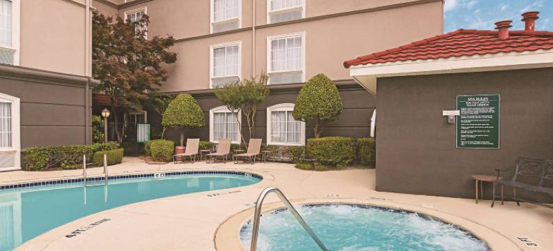 沃斯堡市景拉昆塔温德姆套房酒店(La Quinta Inn & Suites by Wyndham Fort Worth City View)图片