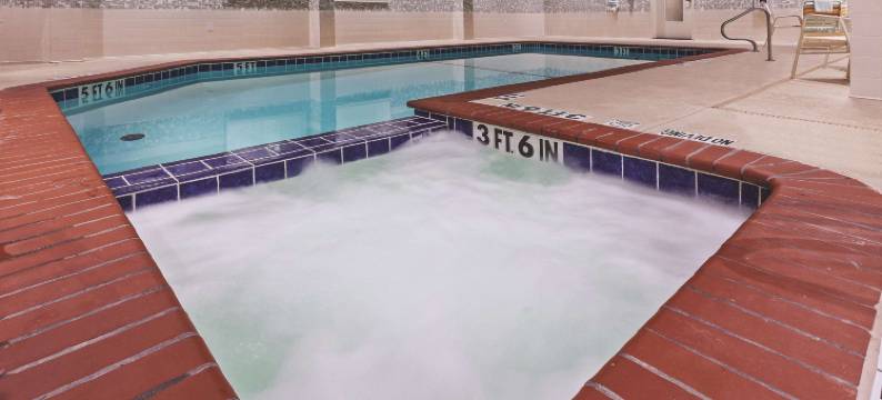 威奇托福尔斯密歇根州立大学区拉昆塔温德姆套房酒店(La Quinta Inn & Suites by Wyndham Wichita Falls - MSU Area)图片