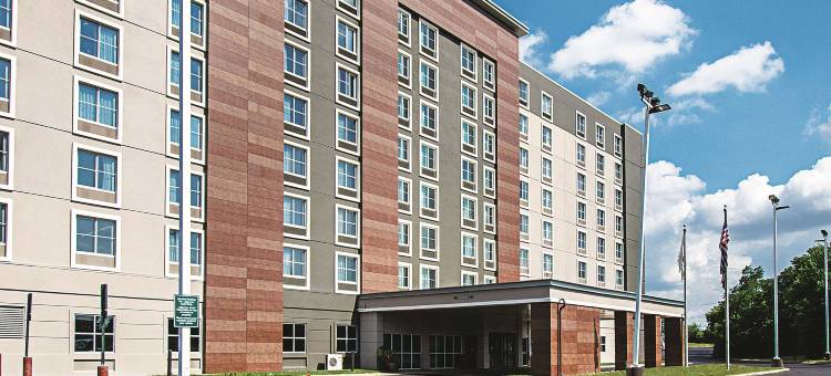 辛辛那提沙伦维尔拉昆塔温德姆套房酒店(La Quinta Inn & Suites by Wyndham Cincinnati Sharonville)图片