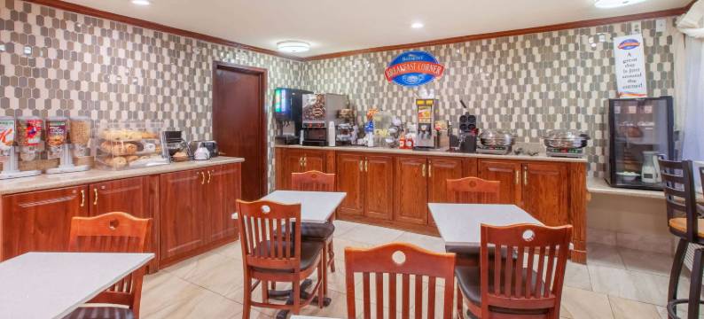 大急流城机场呗盟套房酒店(Baymont by Wyndham Grand Rapids Airport)图片