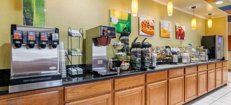 堪萨斯城莱尼克萨凯艺套房酒店(Quality Inn & Suites Lenexa Kansas City)图片