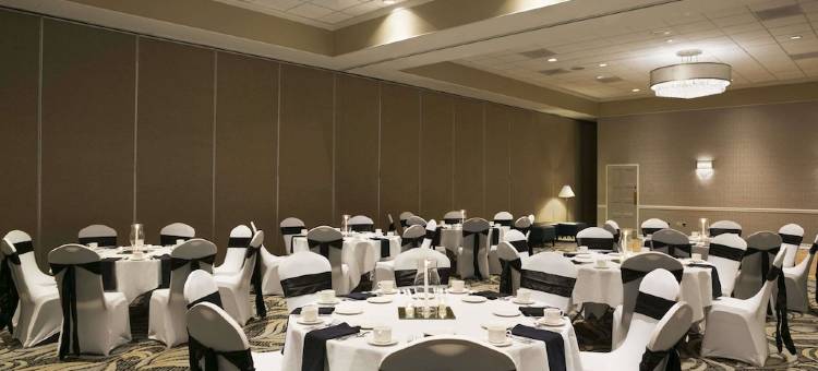 格林斯堡(Ramada by Wyndham Greensburg Hotel & Conference Center)图片