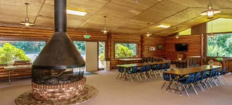 奇黑利斯露营度假村小屋5(Chehalis Camping Resort Cottage 5)图片