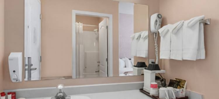 温德姆100英里华美达酒店(Ramada by Wyndham 100 Mile House)图片