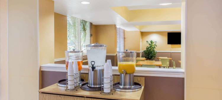 萨拉索塔市中心拉昆塔温德姆套房酒店(La Quinta Inn & Suites by Wyndham Sarasota Downtown)图片