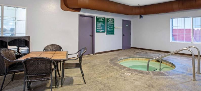 塔尔萨机场博览广场拉昆塔温德姆套房酒店(La Quinta Inn & Suites by Wyndham Tulsa Airpt / Expo Square)图片