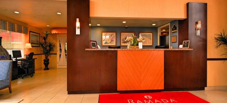 哥斯大米萨纽波特海滩温德姆华美达酒店(Ramada by Wyndham Costa Mesa/Newport Beach)图片