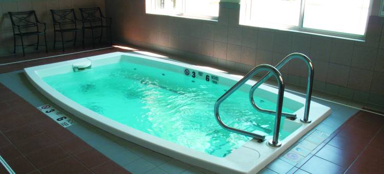 艾斯利普麦克阿瑟机场拉昆塔温德姆套房酒店(La Quinta Inn & Suites by Wyndham Islip - MacArthur Airport)图片