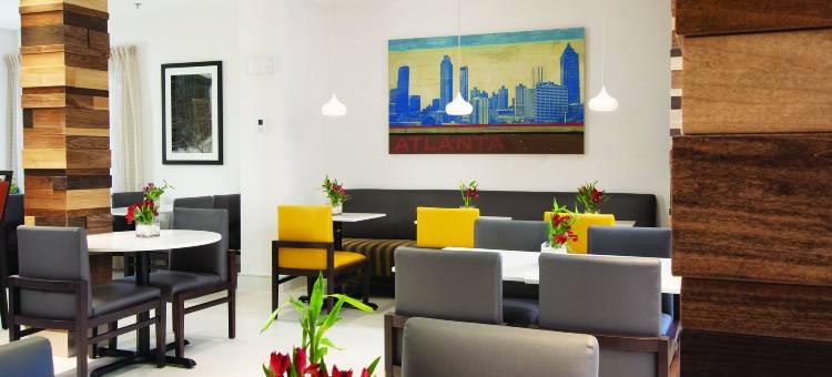 亚特兰大机场北拉昆塔温德姆套房酒店(La Quinta Inn & Suites by Wyndham Atlanta Airport North)图片