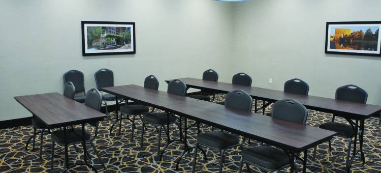 塔尔萨断箭市拉昆塔温德姆套房酒店(La Quinta Inn & Suites by Wyndham Tulsa Broken Arrow)图片