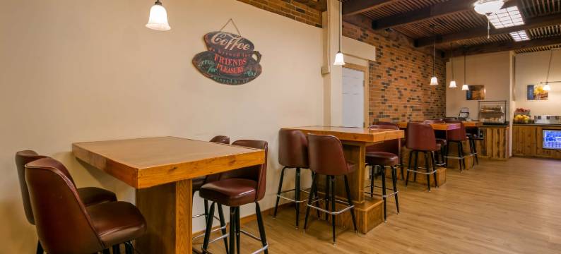 斯特吉斯小屋及套房酒店(Sturgis Lodge and Suites)图片