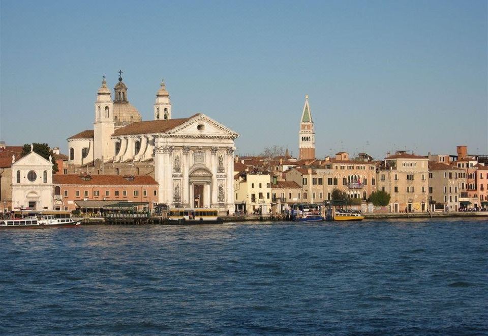 Cà Isabella Hotel Overview