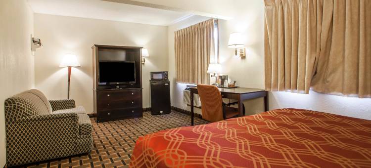 贝滕多夫-阔德城凯隆波因特酒店(Clarion Pointe Bettendorf - Quad Cities)图片