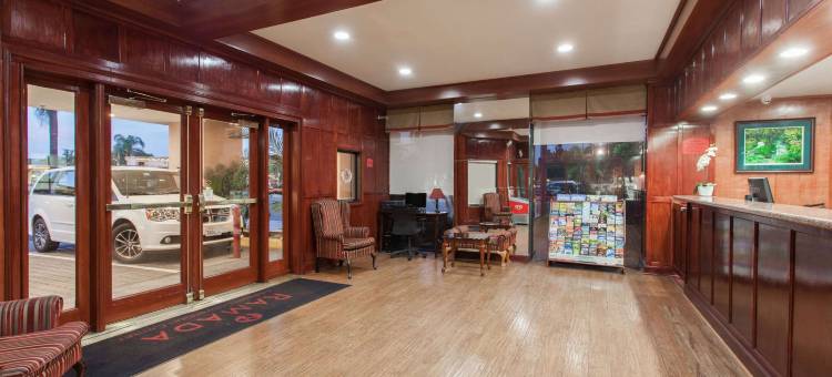 阿纳海姆卡普里套房酒店(Capri Suites Anaheim)图片