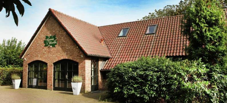 阿斯滕高尔夫球场上的大气乡村别墅(Atmospheric Country House in Asten on a Golf Course)图片